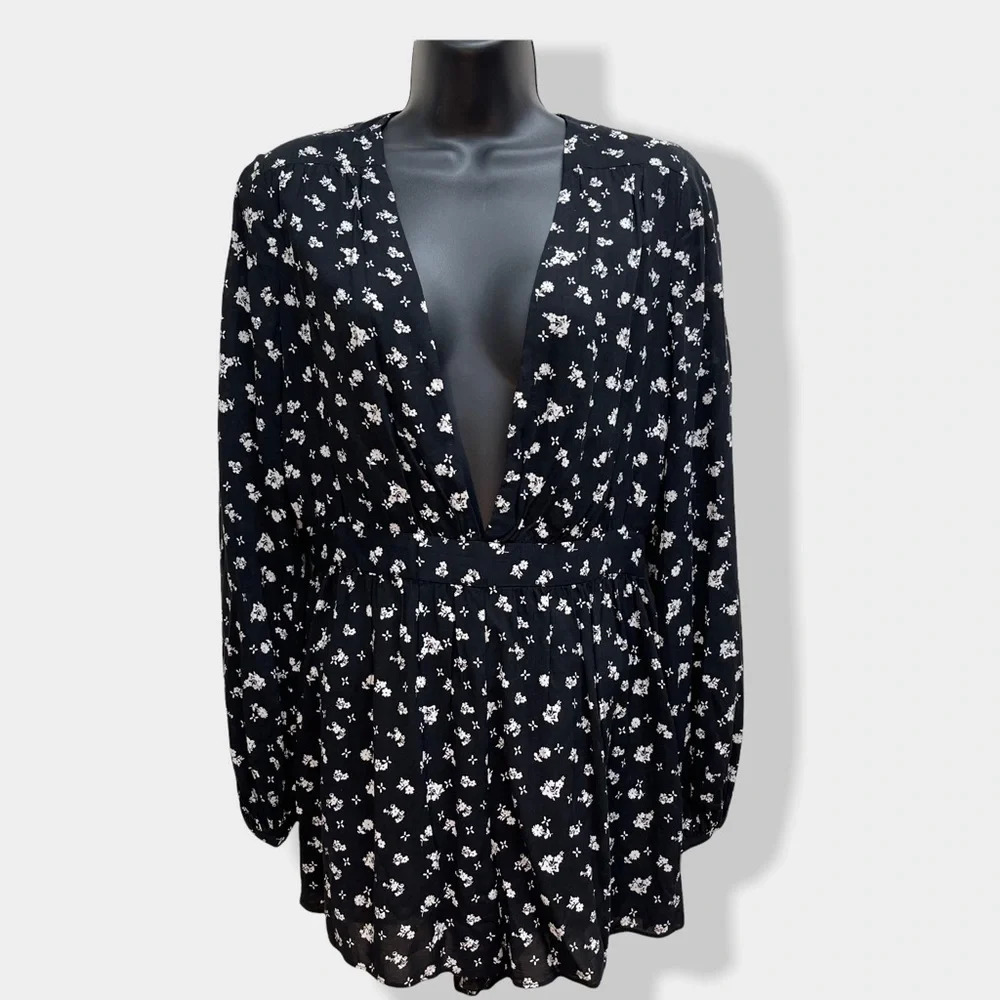 URBAN Outfitters Ecote Black Floral‎ Romper